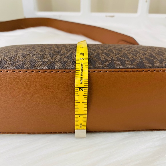 Michael Kors Jet Set Travel Crossbody w Tech Attch - Picture 15 of 16